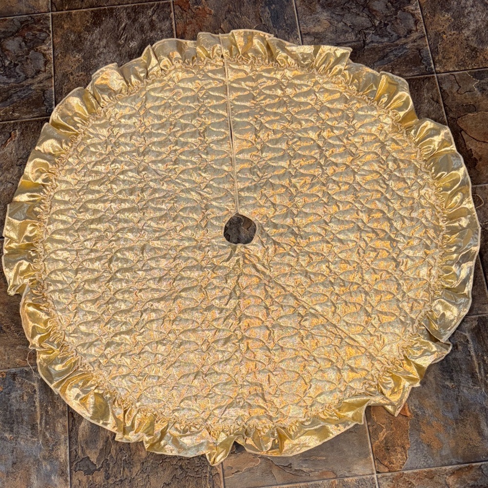 Vintage Gold Holiday Tree Skirt